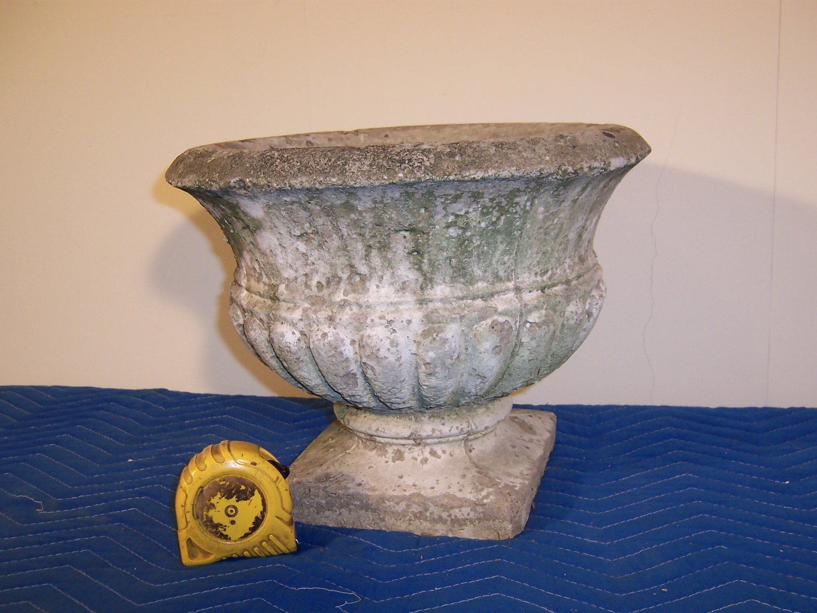 Nice Antique Weathered Concrete Garden Flowerpot Planter Urn Old White Paint