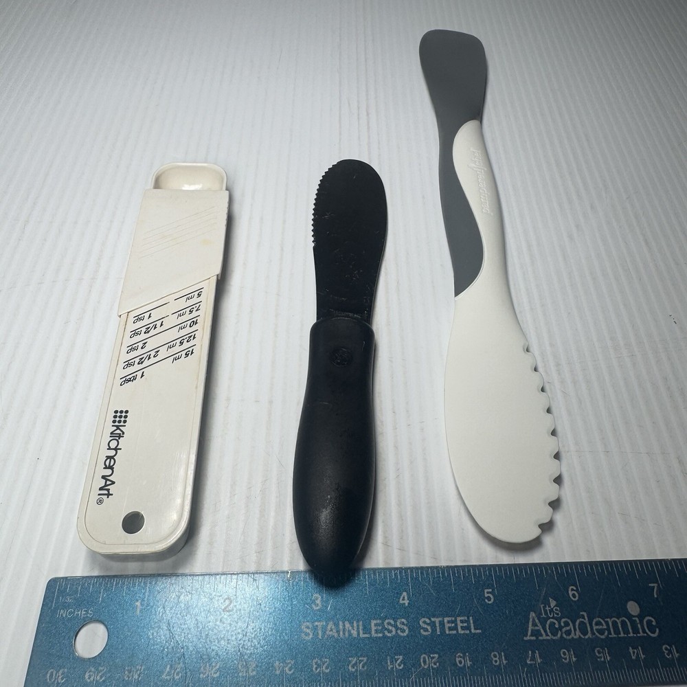 Kitchenart Measuring Spoon + 2 Pampered Chef Spatulas (Spreaders)