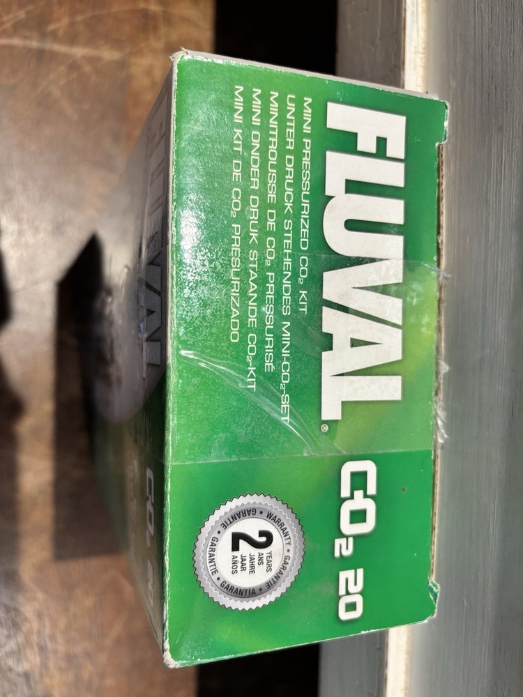 Fluval Mini Pressurized CO2 Kit 15 Gal Diffuser Threaded Cartridge x2