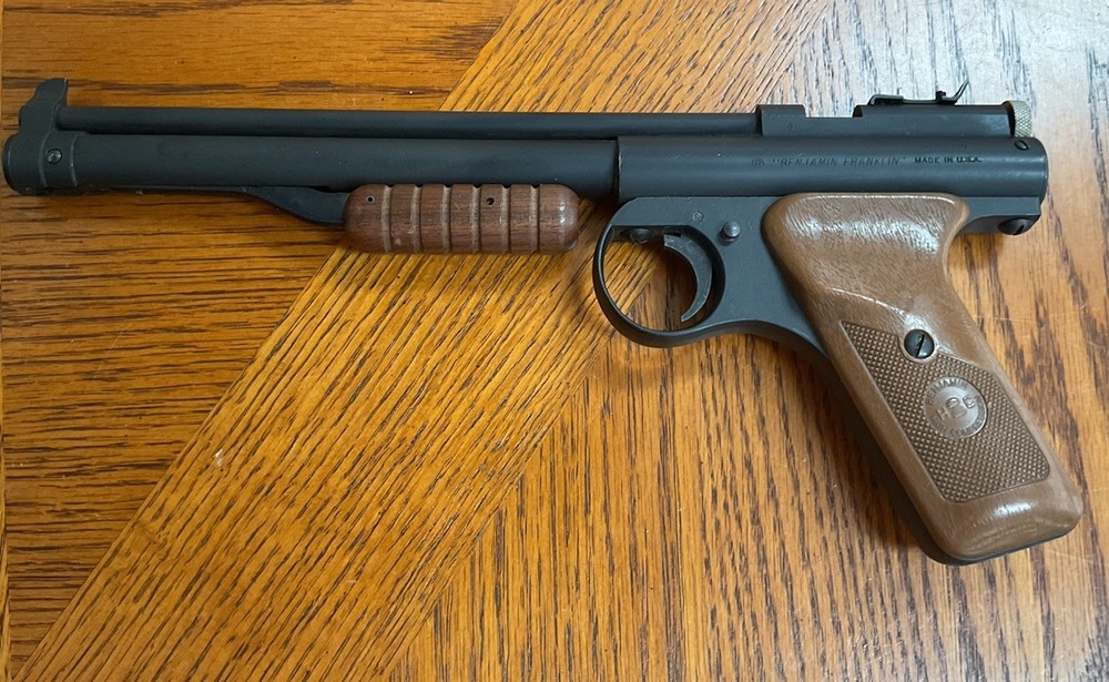 BENJAMIN 137 AIR PISTOL
