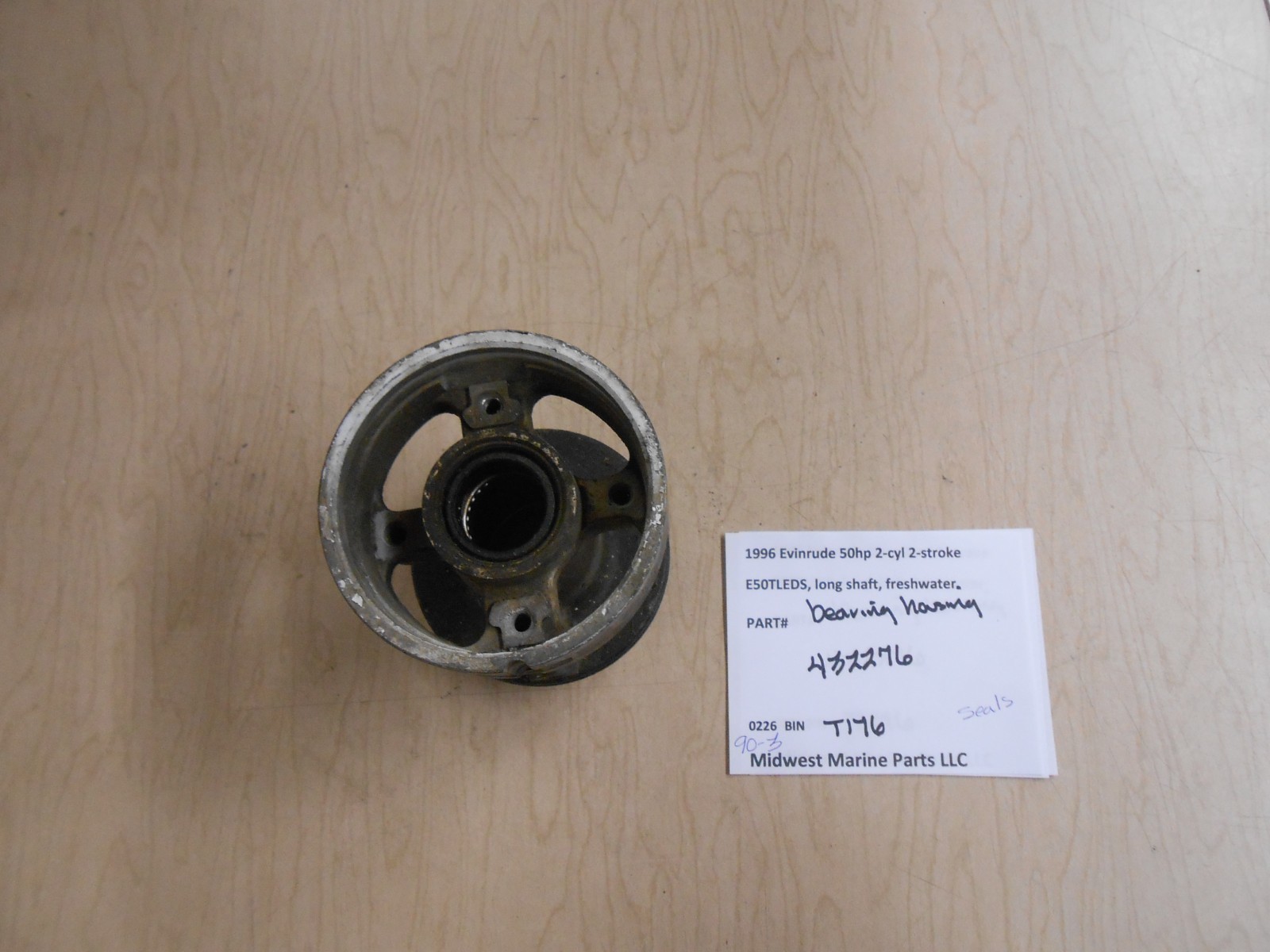 432276 Evinrude 1996 50hp Outboard bearing housing T176