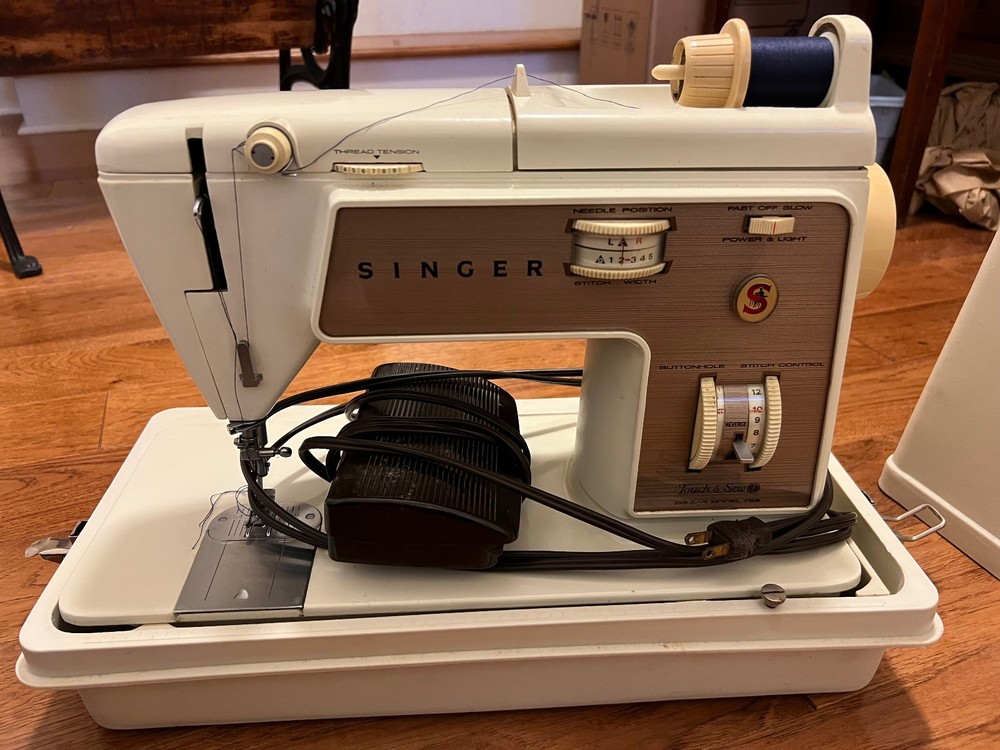 Singer Touch & Sew Sewing Machine Model 758