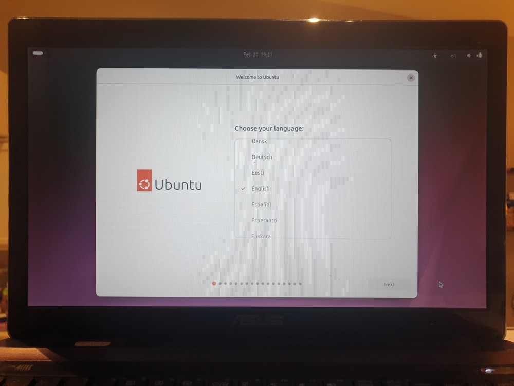 Linux Ubuntu 25.10, 64-bit, Bootable Live and Install USB Flash Drive