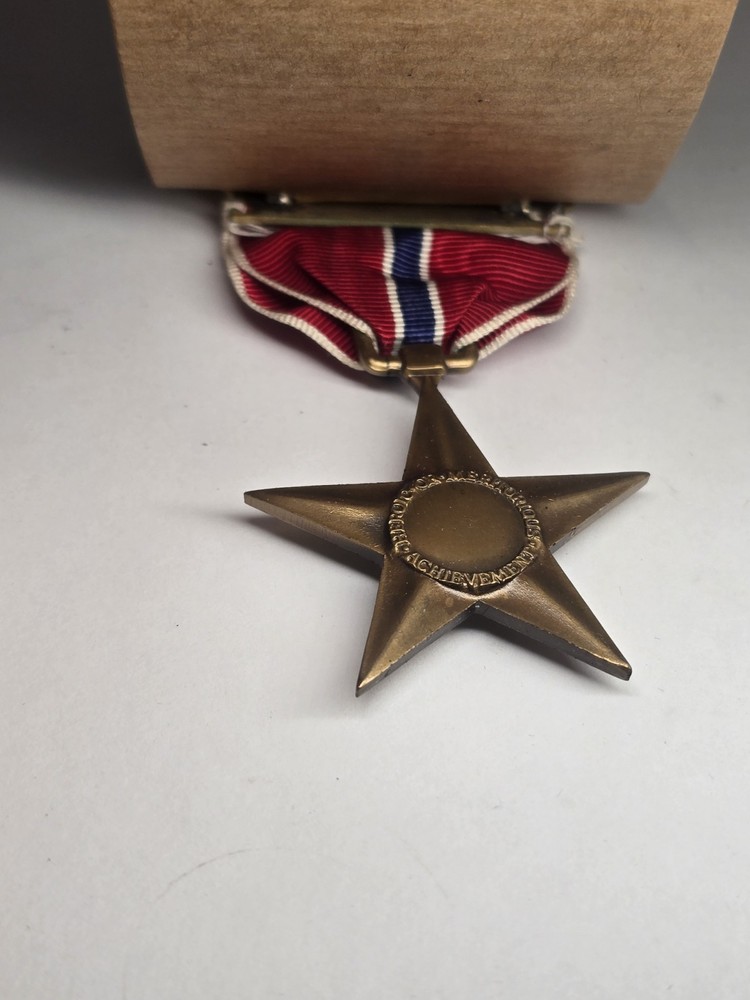 WWII BRONZE STAR IN CARDBOARD ISSUE BOX DATED 1/45