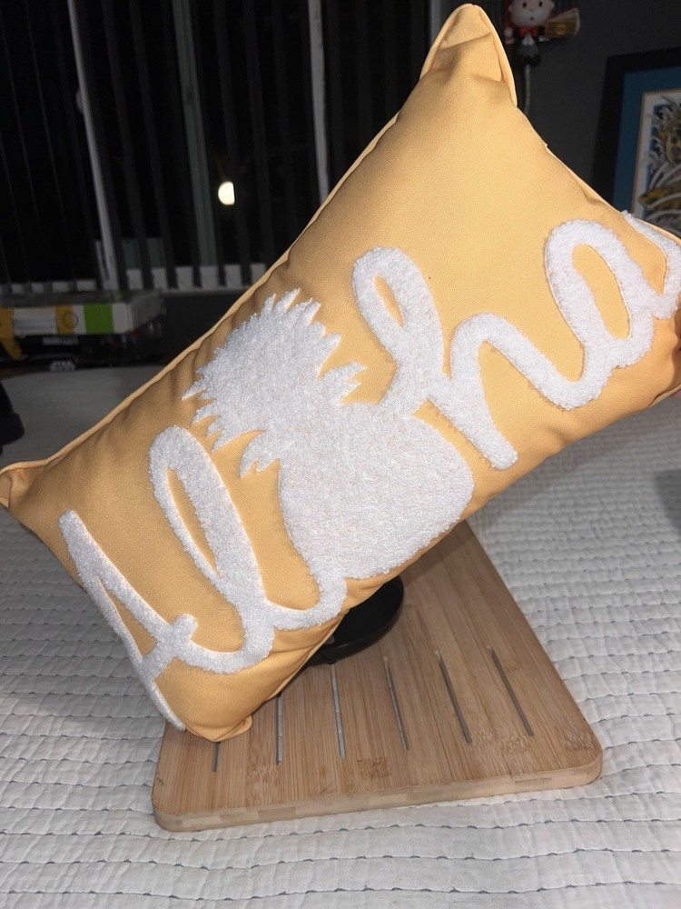 ALOHA GOLDEN PILLOW