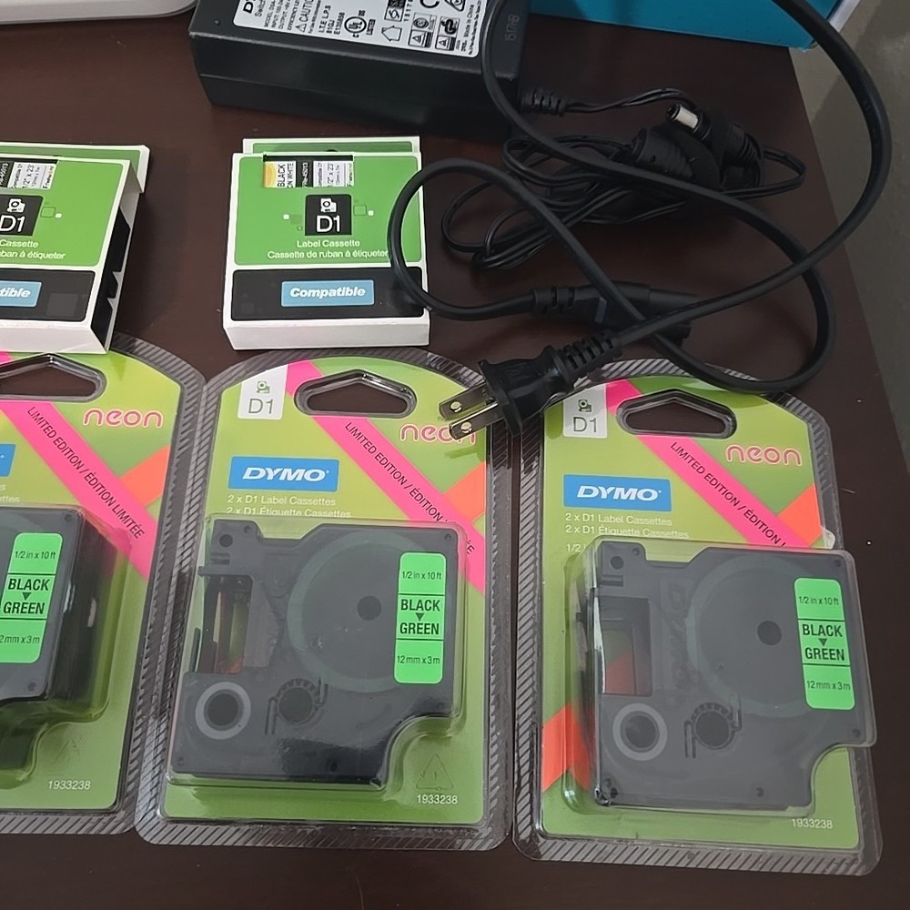 DYMO MobileLabeler Label Maker Bluetooth Bundle 11 New Cartridges 8 Are Neon