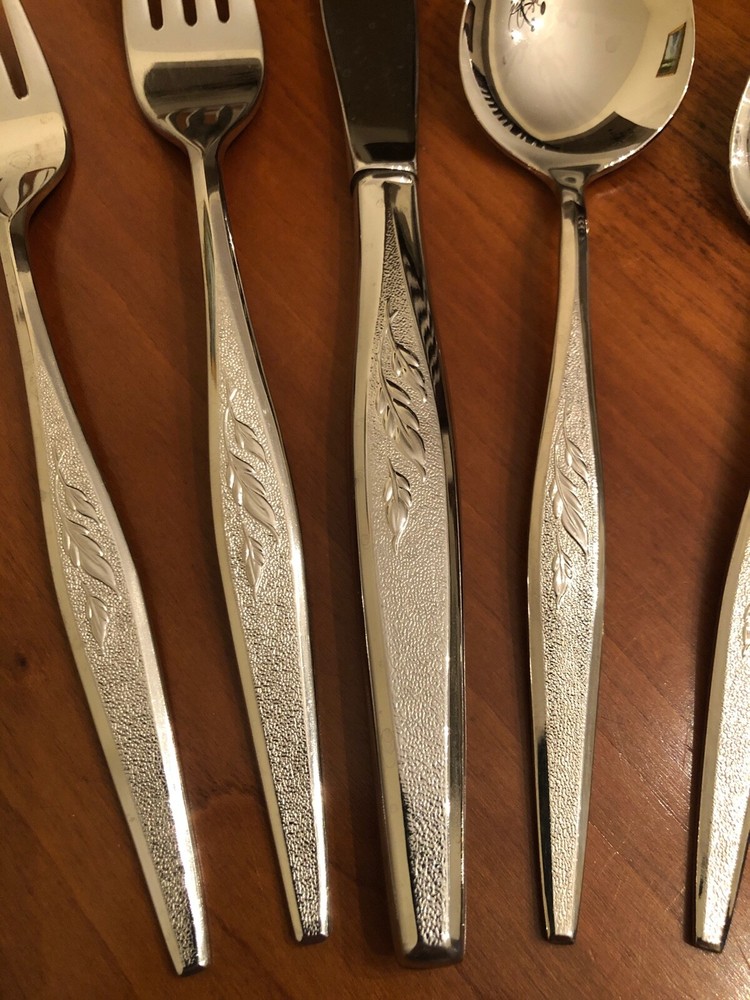 Oneida Community WOODMERE stainless flatware - Choice