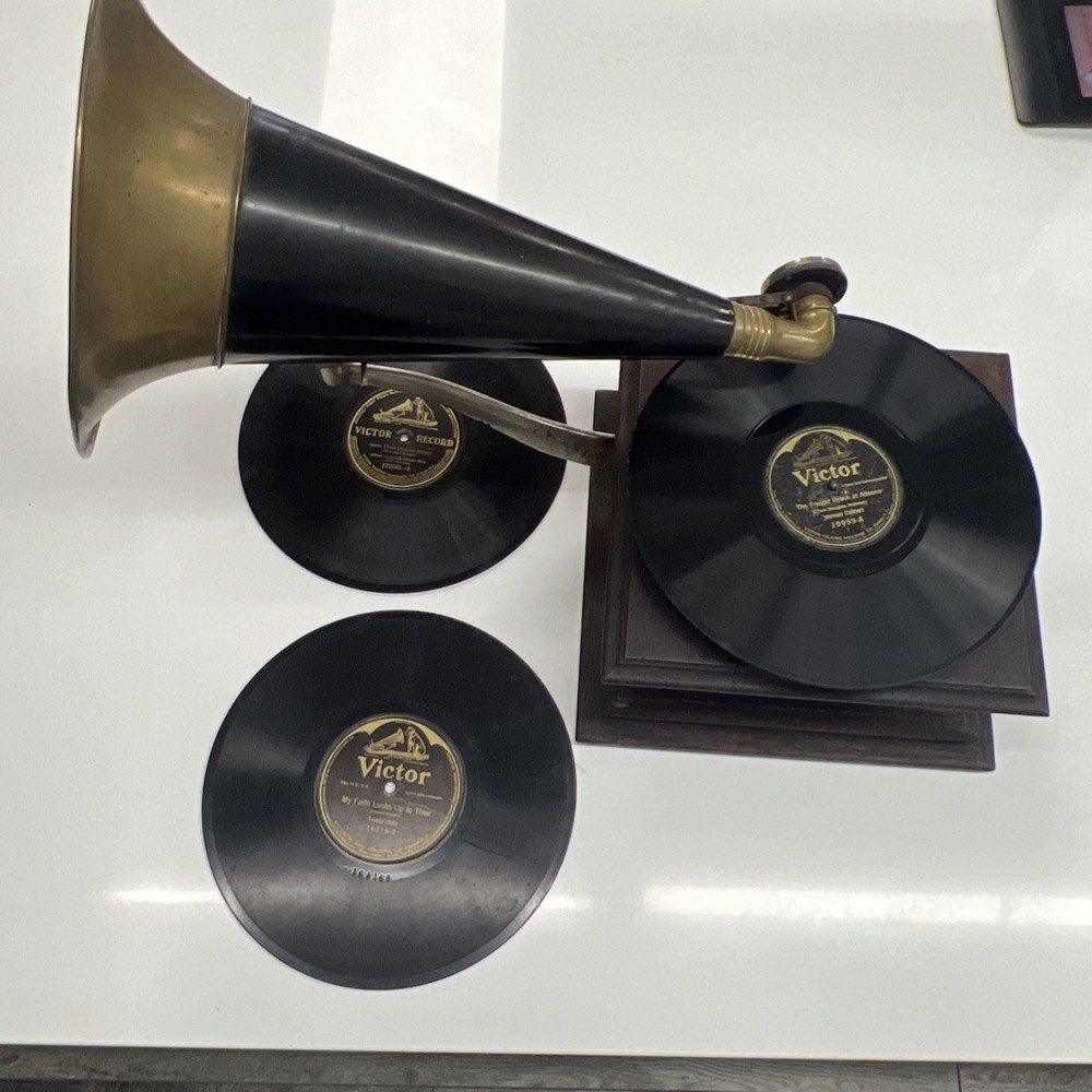 Late Victor I Talking Machine Phonograph Type Z