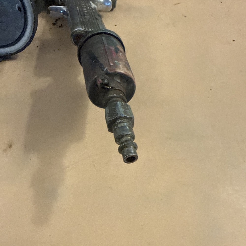 DeVilbiss Type MBC Spray Paint Gun No. 30 Nozzle & Can