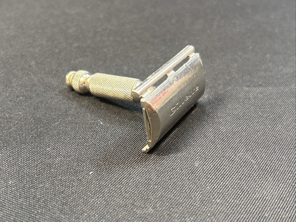 Nice 1966 Gillette Thin Handle Ball End Travel Tech (L-2)