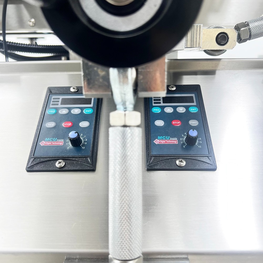 110V Double Sided Auto Desktop Labeling Machine for Square/Hexagonal Bottle etc