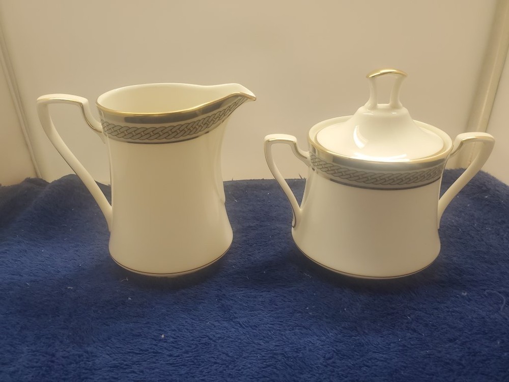 Noritake Queen's Guard Creamer & Sugar Bowl with Lid LK