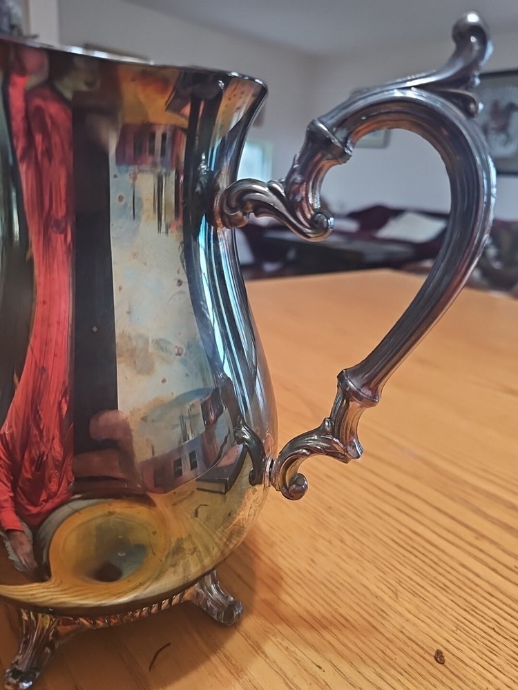 WM Rogers 817 Vintage Silverplate Water Pitcher