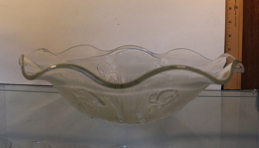 JEANNETTE ☆ IRIS & HERRINGBONE ☆ 11" Clear Ruffled Edge FRUIT Serving BOWL