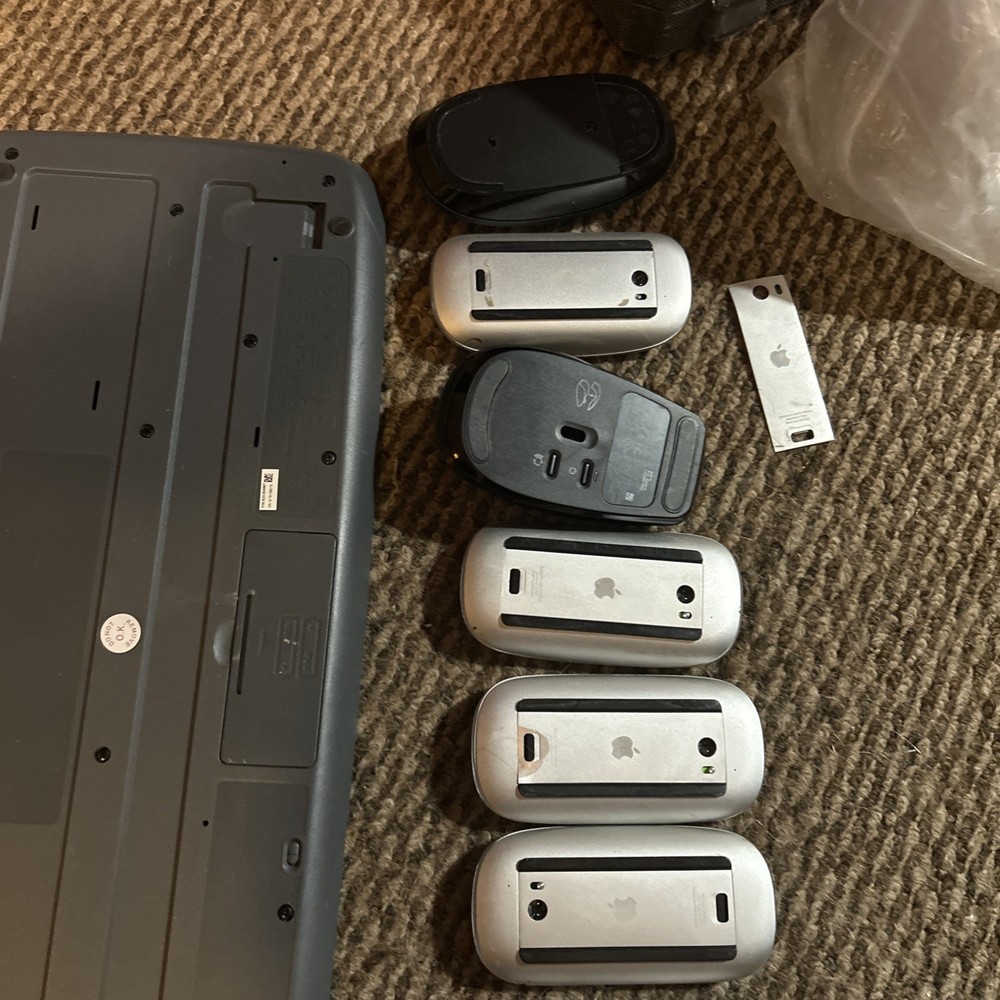 LOT 5 Apple Mouse 4 different mouse and 3 keyboards