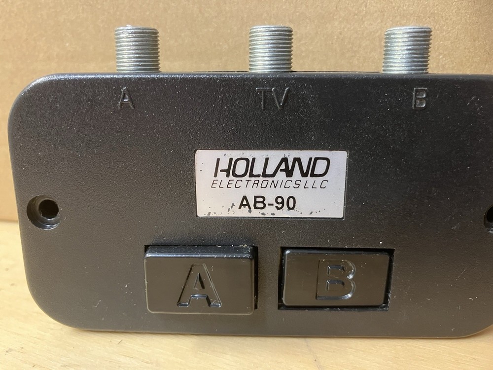 HOLLAND ELECTRONICS TV CABLE SWITCH MODEL AB-90 PLUS 3-WAY DIGITAL SPLITTERS