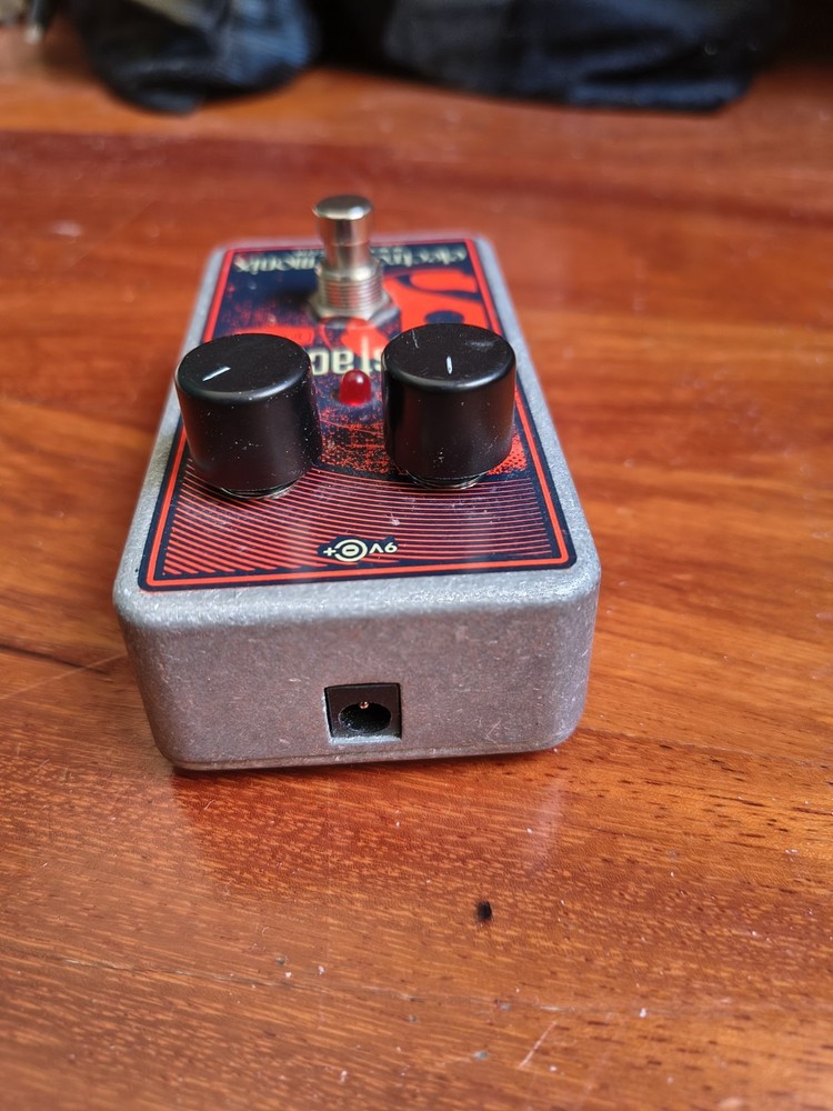 Electro-harmonix Satisfaction Fuzz Pedal