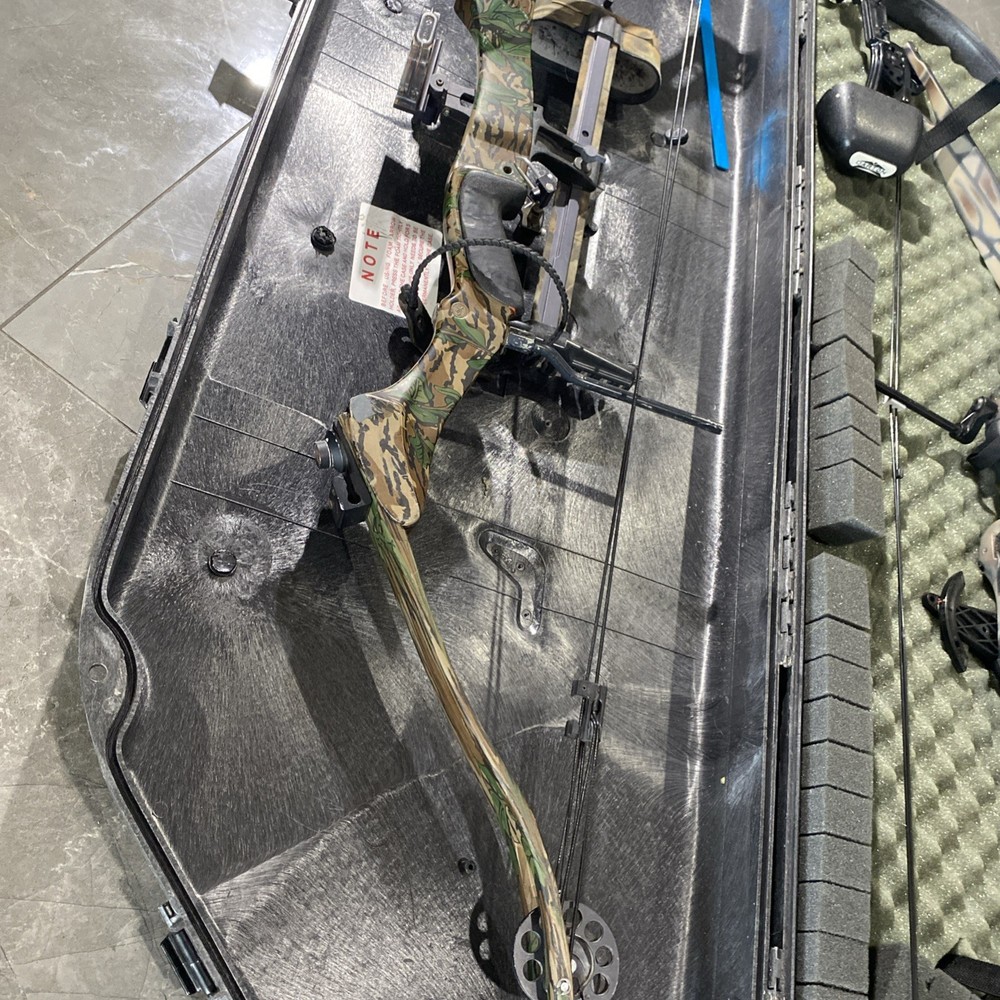 3pc Browning Mirage 3D Bear First Strike w/ Case Compound Bow Archery *NO STRING