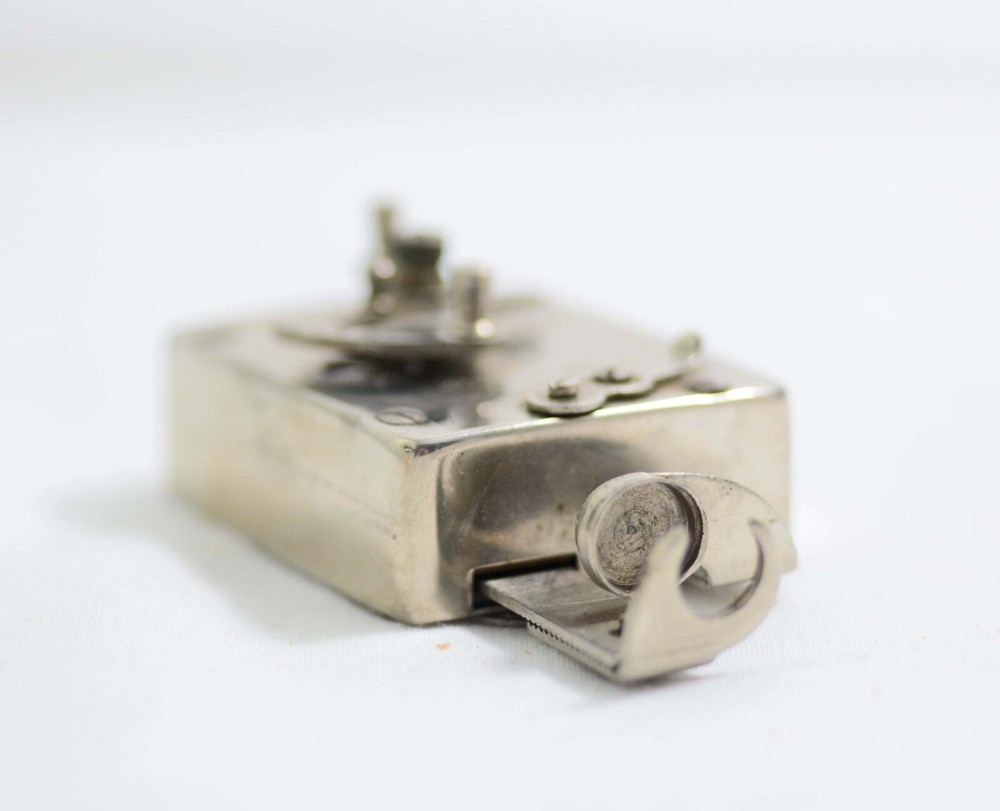 RARE VINTAGE D.B.K. CAMERA SELF-TIMER