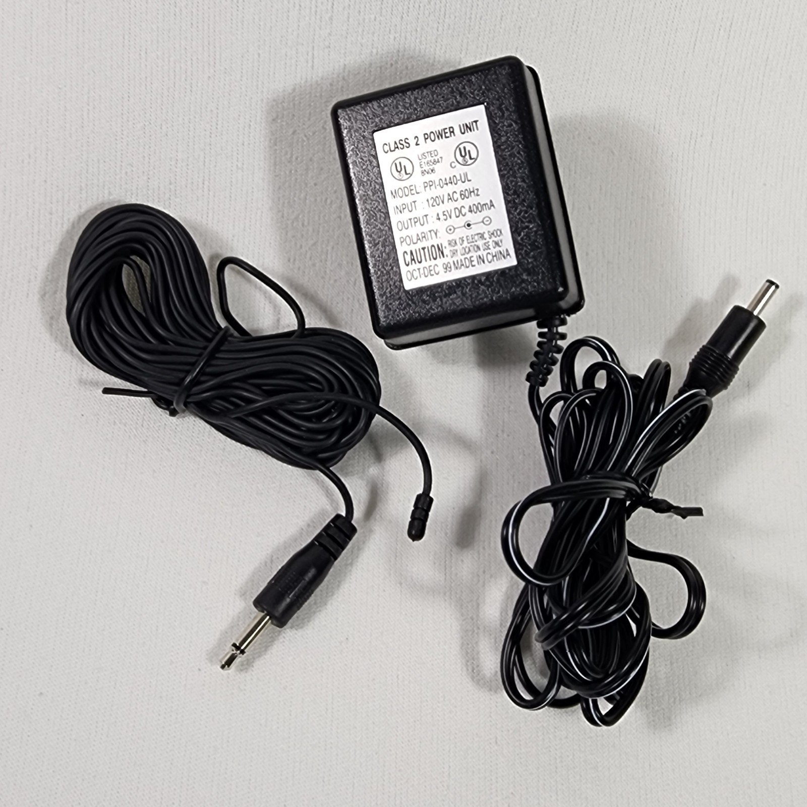 Grundig YB 300PE AM/FM 13 Band SW Shortwave Radio Works