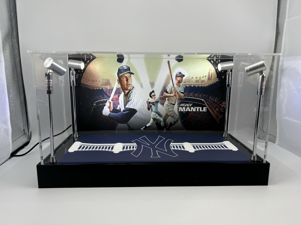 Mickey Mantle  - Yankees - Custom 2-3 Card PSA Display Case W/ LED Lights