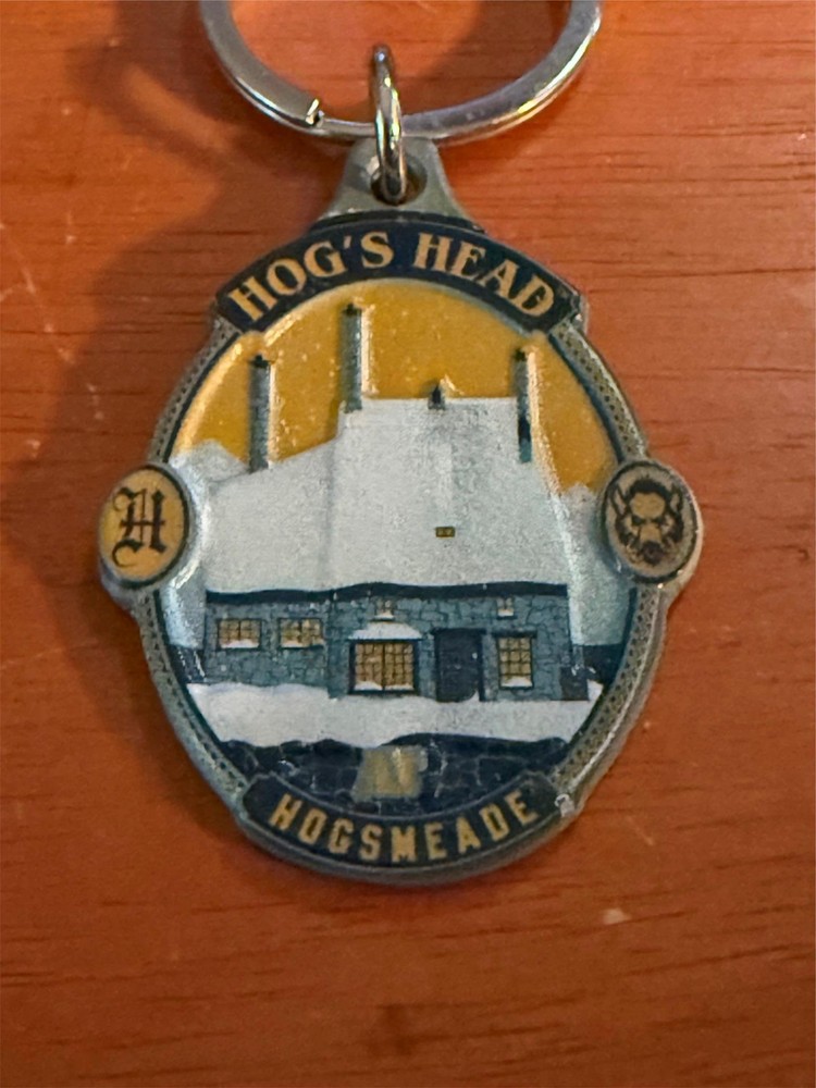 Universal Studios Harry Potter Hog's Head Hogsmeade Keychain Fantastic Beasts