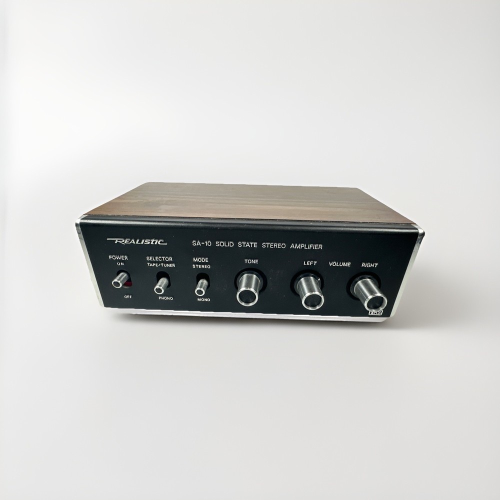 Realistic SA-10 Stereo Amplifier Model 31-1982B - Powers On
