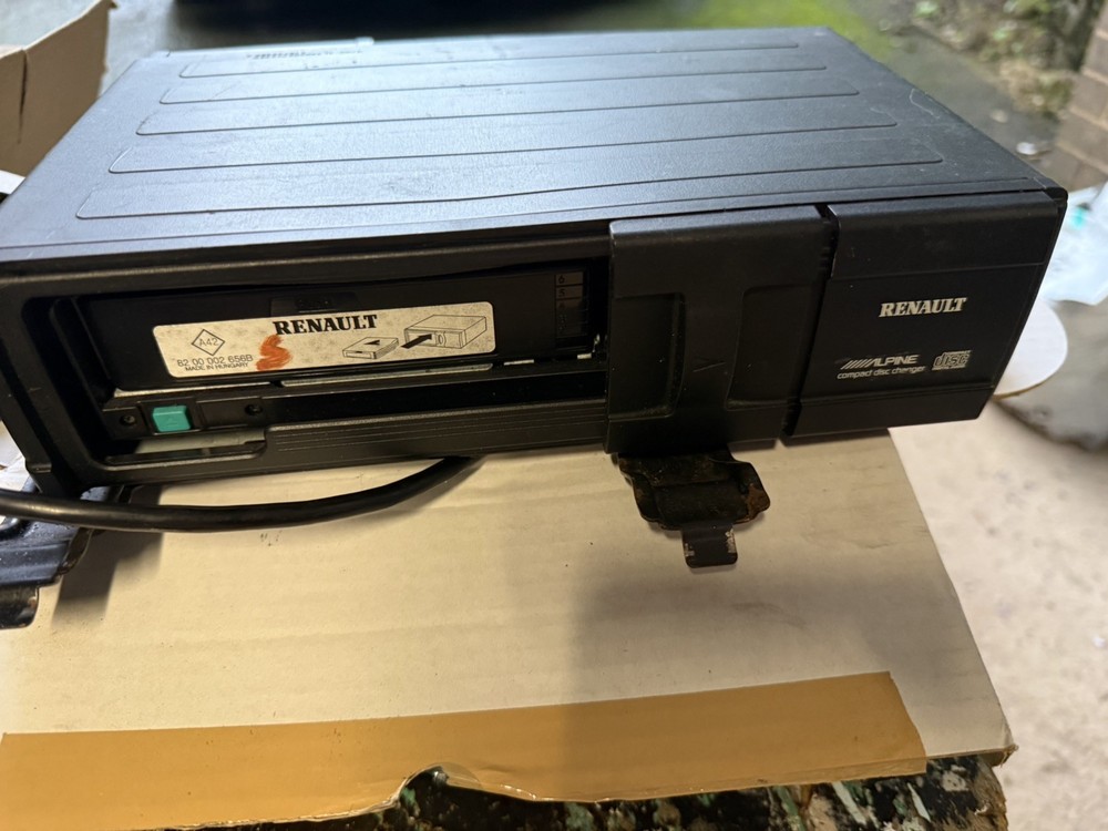 Original Renault Alpine 8200002589A