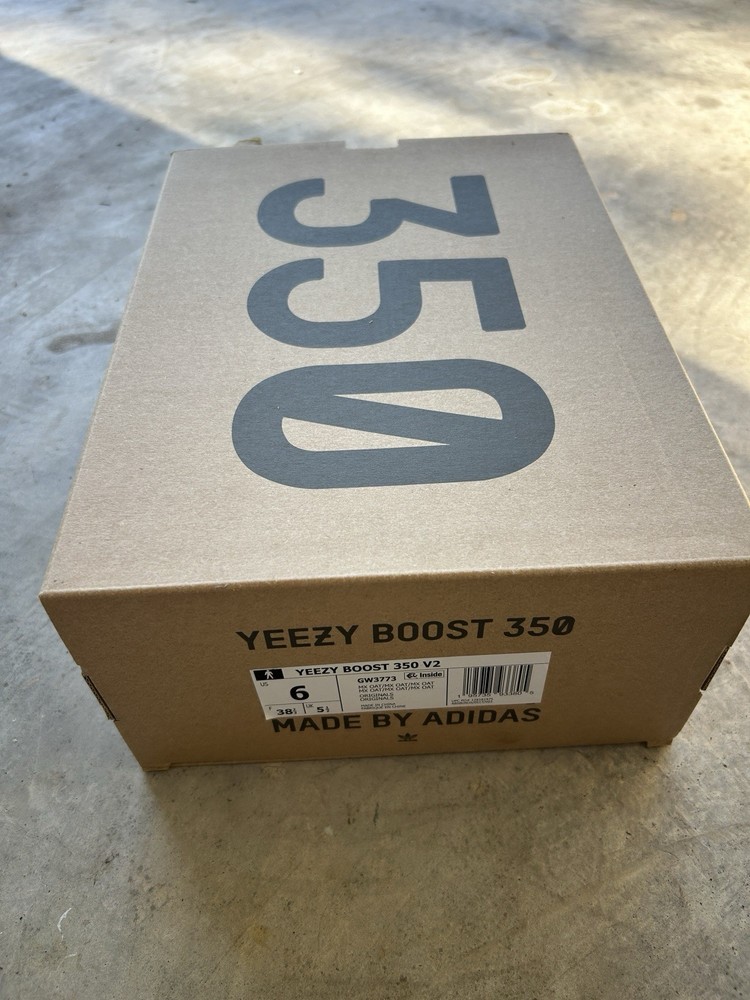 Authentic Empty Adidas Yeezy Boost 350 V2 Box US Size 6