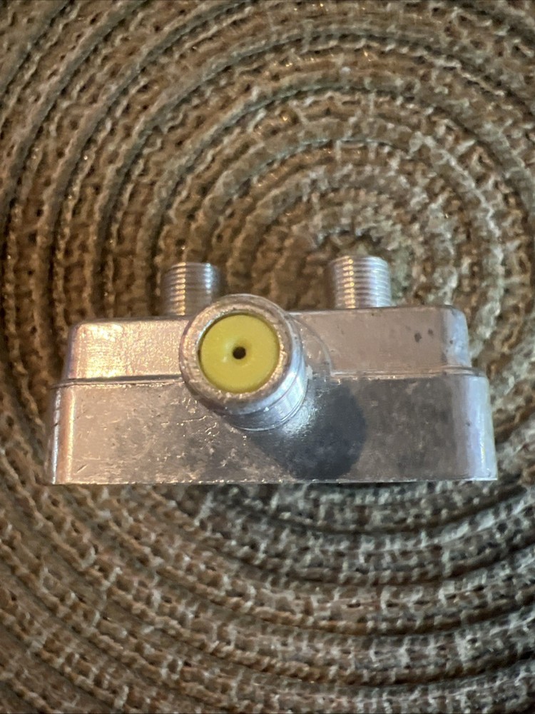 One (1) Coaxial Splitter BDC1106V