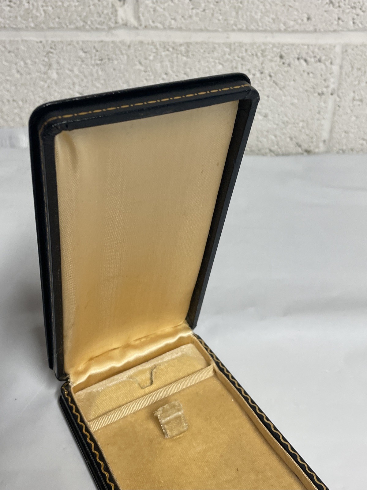 Vtg WWII–Vietnam US Medal Presentation Case Box Only Empty Coffin