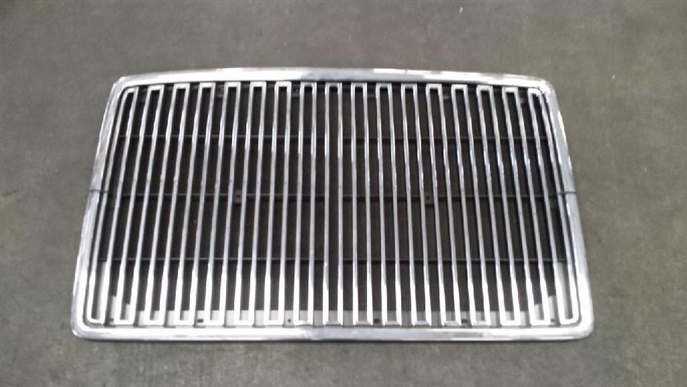 Volvo VNL Grille