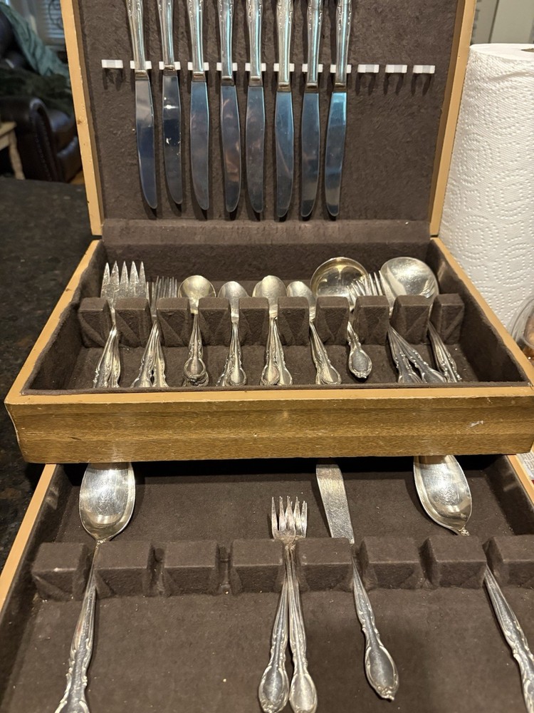 WM. ROGERS IS 1959 'MOONLIGHT' 45 PIECE FLATWARE SET