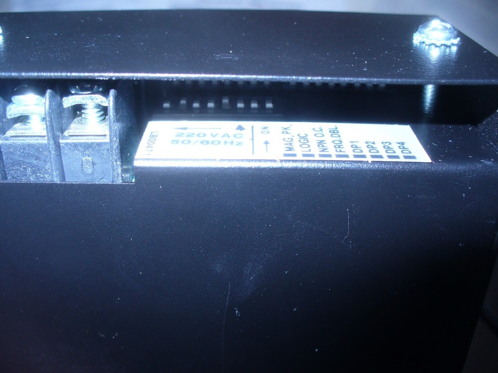 RED LION CONTROL DT3D0500 5 DIGIT TACHOMETER