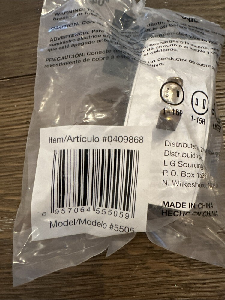 Project Source 15-Amp 2-wire Single To Triple Standard Adapter Off White {A}