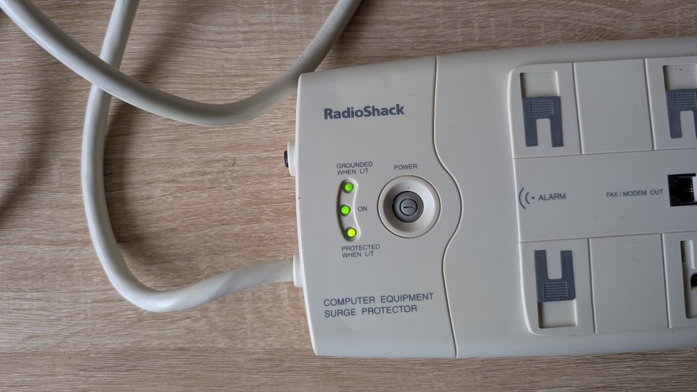 RadioShack Relocatable Power Tap Model 61-2423 Surge Protector Computer Phone