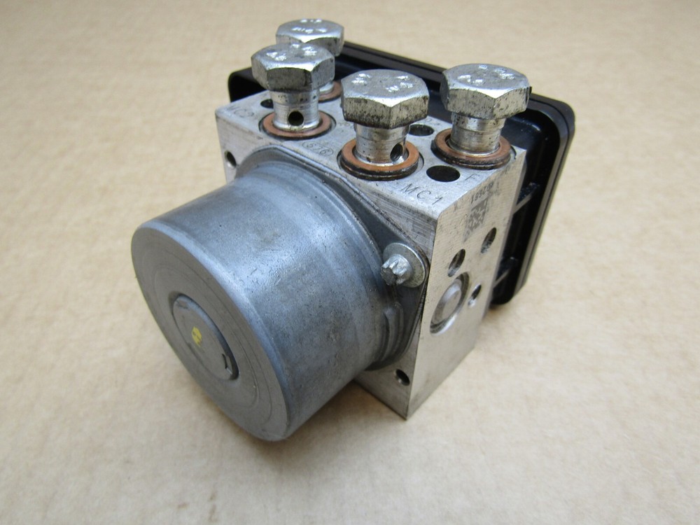 KTM RC 125 2016 8,087 miles ABS control unit module (13845)