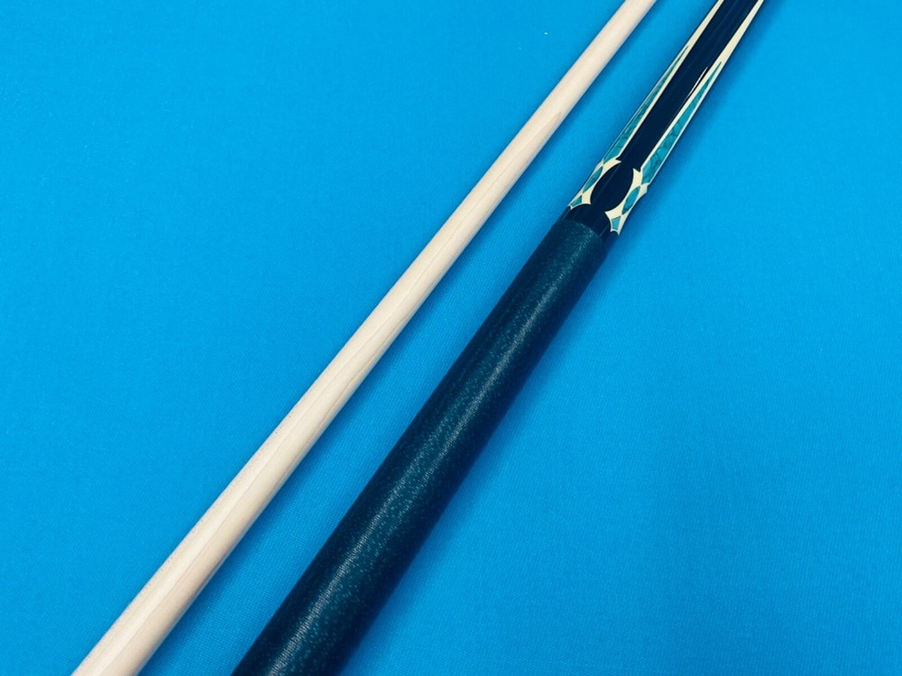 FALCON POOL CUE MP-5 WITH LINEN GRIP.