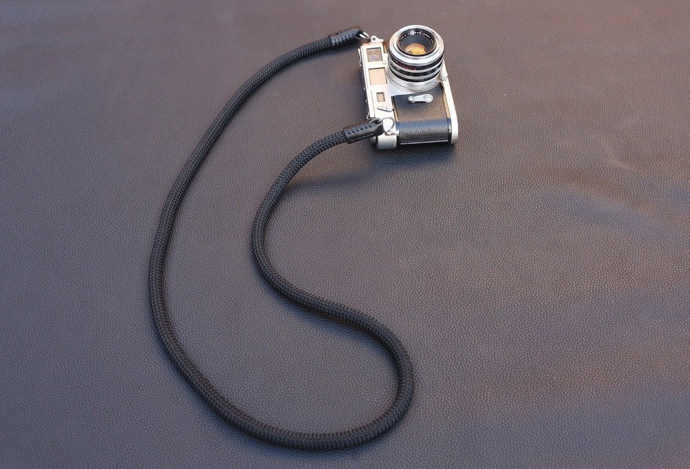 Black Climbing Rope Camera Strap – Minimal & Durable