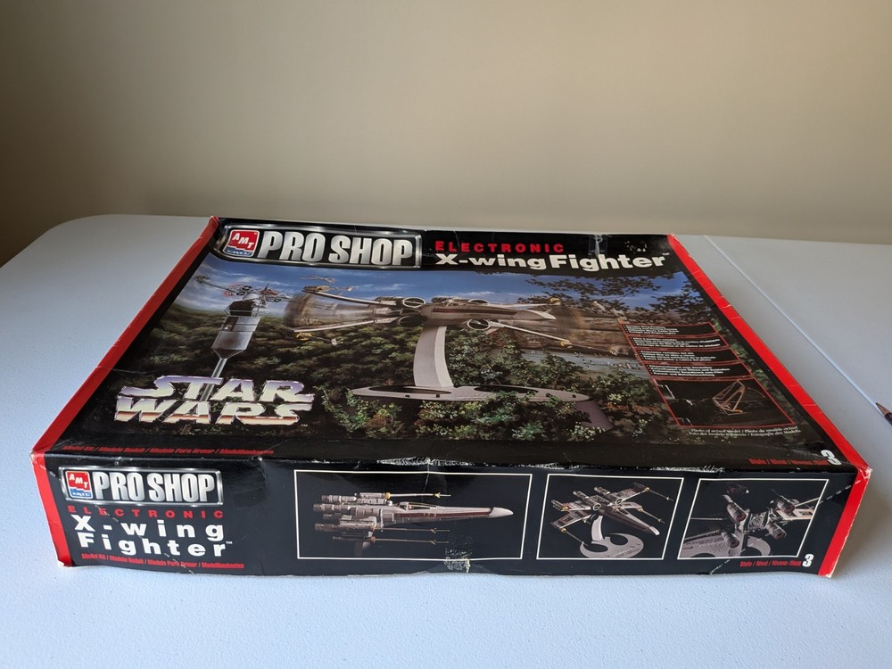 AMT Star Wars Electronic X-Wing Fighter Plastic Model Kit