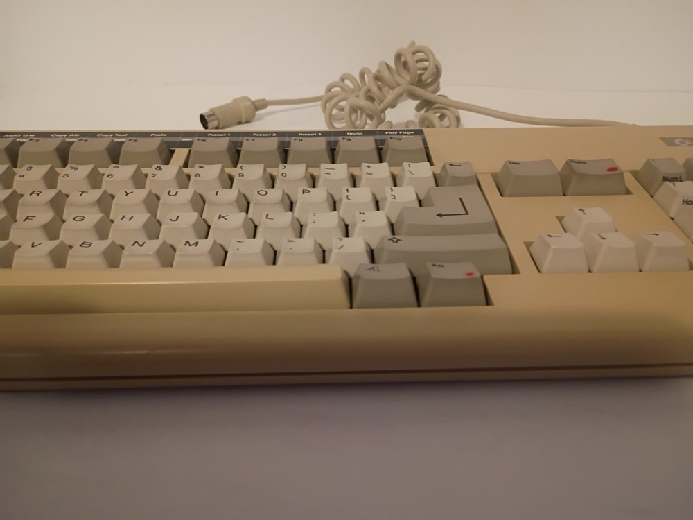 Commodore Amiga Computer Keyboard KKQ-E94YC -2000/3000 - Clean Untested