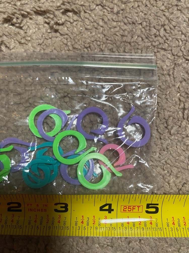 20 Plastic Crochet Locking Stitch Marker Counting Ring Mark Circle Knitting Tool