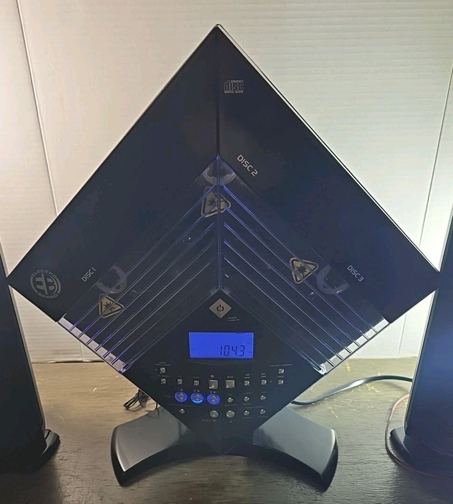 VTG 3 CD /FM Player With Speakers