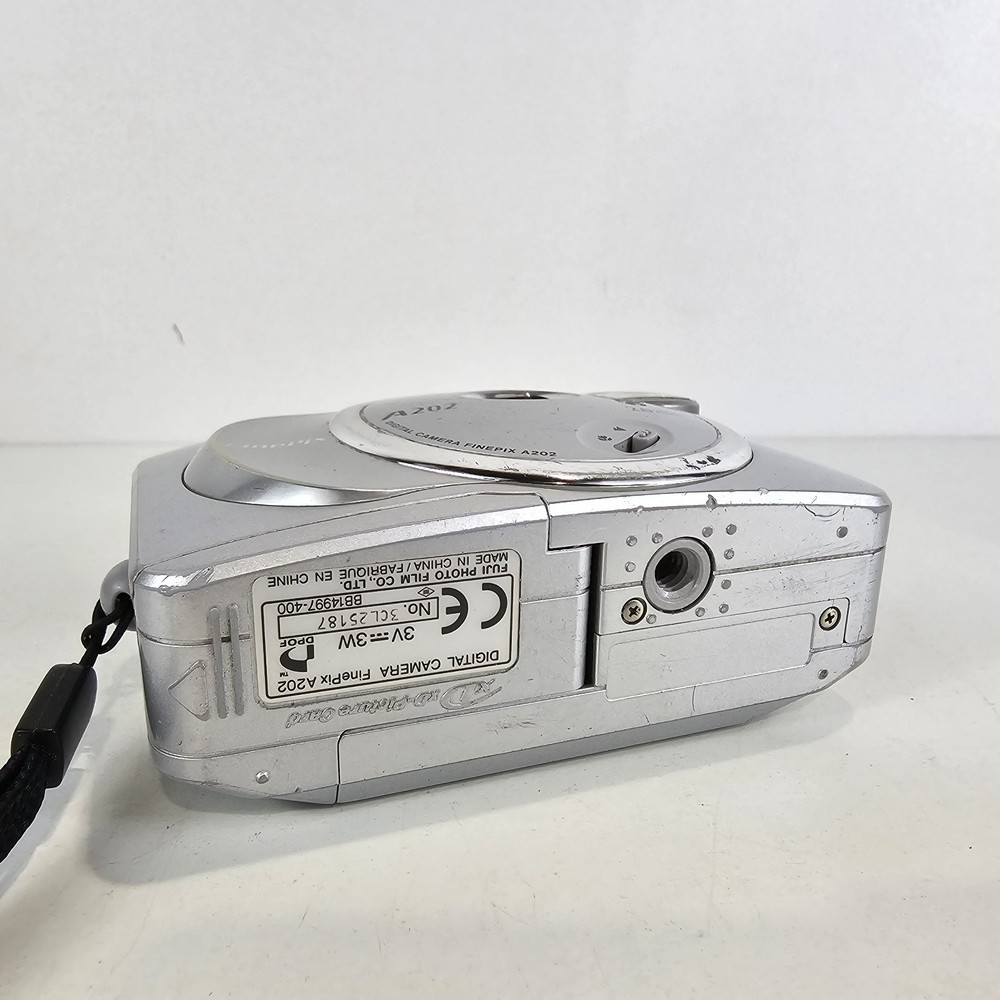 Fujifilm FinePix A202 2.0MP Compact Digital Camera Silver Tested