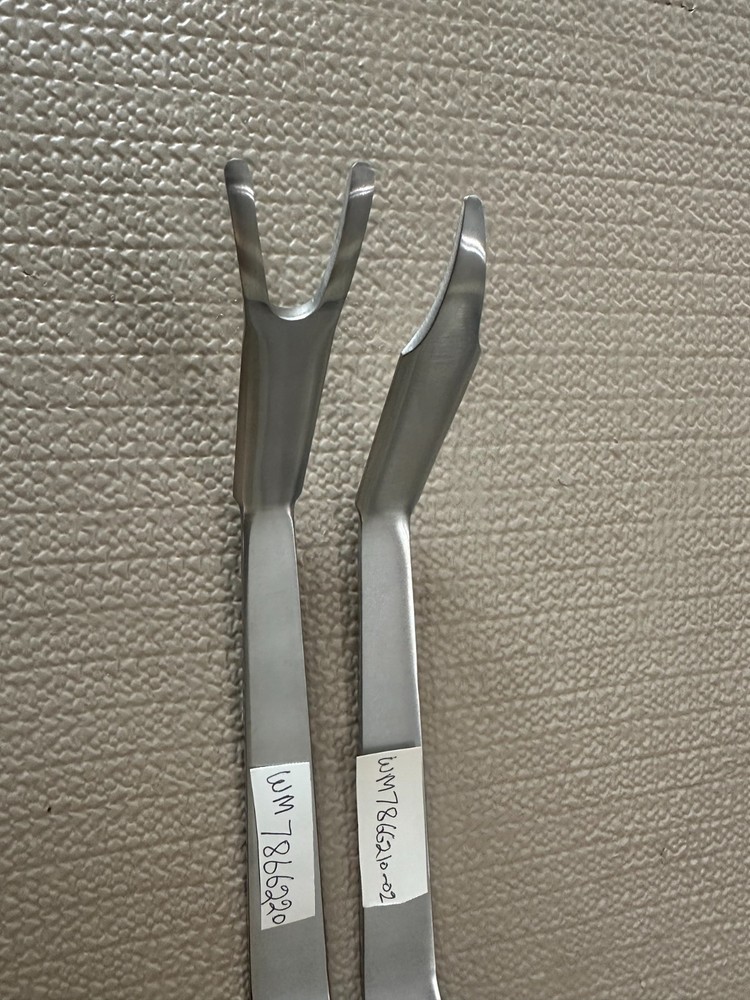 2 PCS ORTHOPEDIC RETRACTOR ( READ DESCRIPTION )