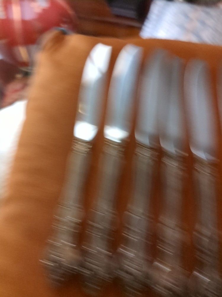 VintageOneida Kennett Square 8 dinner Knifes 9" Silverplated Handle