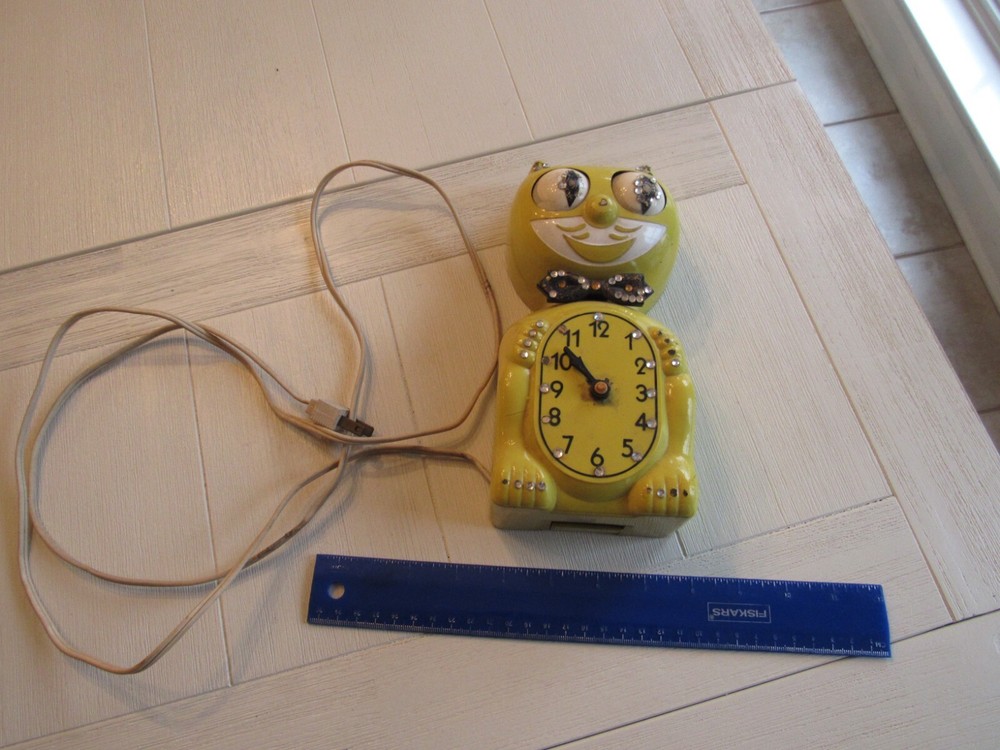 Antique Kit Cat Clock Electric Yellow