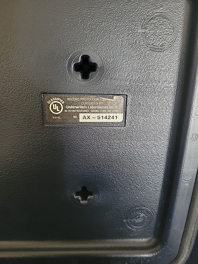 Sentry H2100 Fireproof Waterproof Lockbox with Key Clean Great Condition
