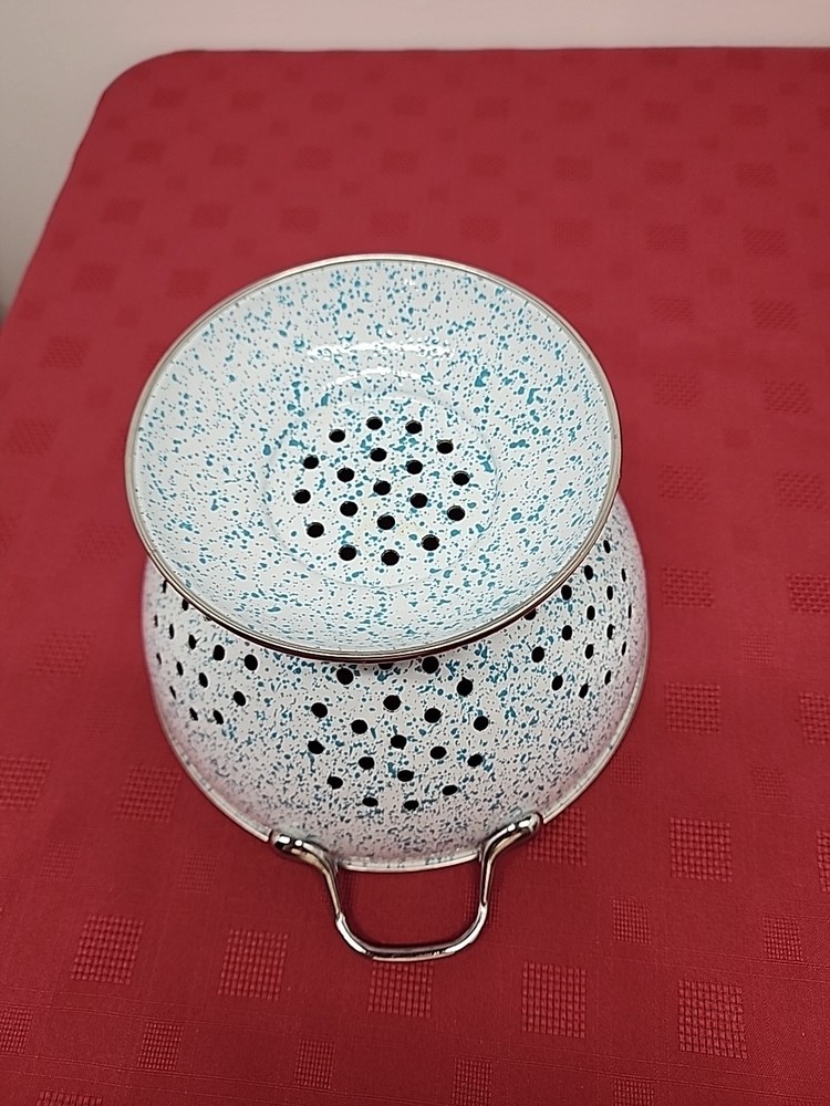 Enamel Collander Blue/White Speckled Confetti Pattern 2 Handle Springtime Vibe