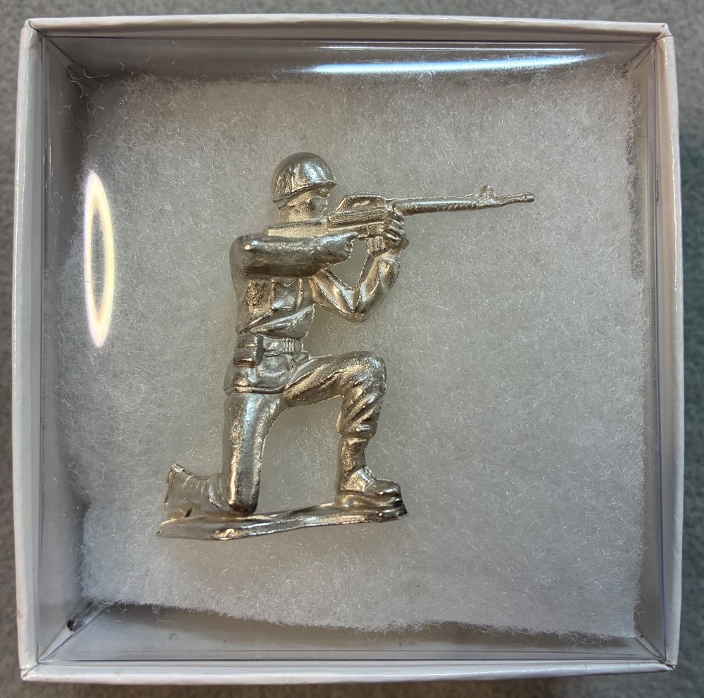 1.2+ oz Silver Army Man (Kneeling Rifeman)